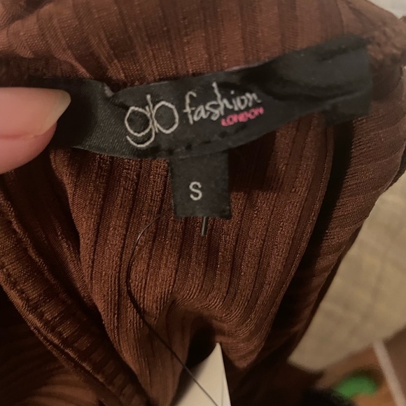Keyhole back brown tee - Picture 5 of 6